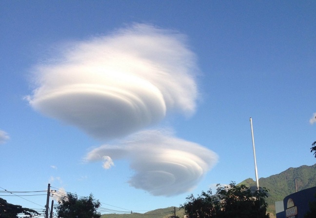 Nuvens com forma de disco voador